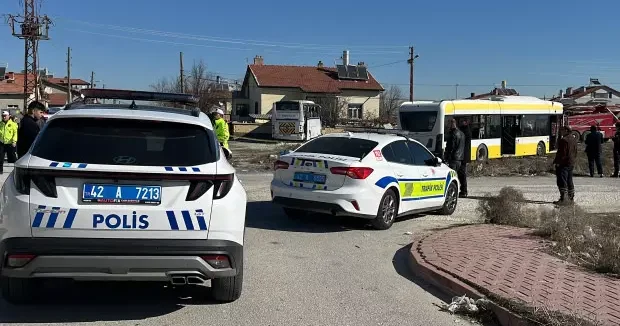 Konya haberleri Konya da feci kaza! Servis aracı belediye otobüsüyle çarpıştı: 20 yaralı 11 Mart 2026