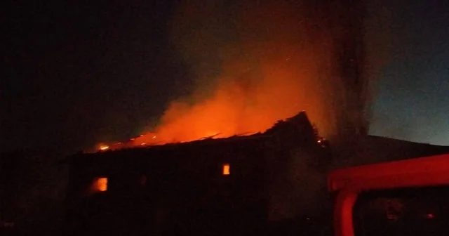 Çıkan yangında 78 yaşındaki kadın evsiz kaldı Afyonkarahisar Haberleri