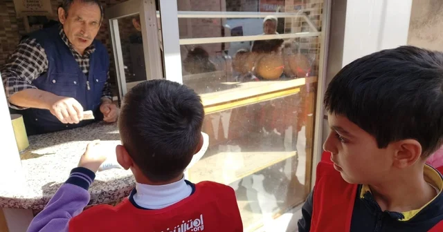 Osmaniye de minik öğrencilerden askıda ekmek kampanyasına destek Osmaniye Haberleri