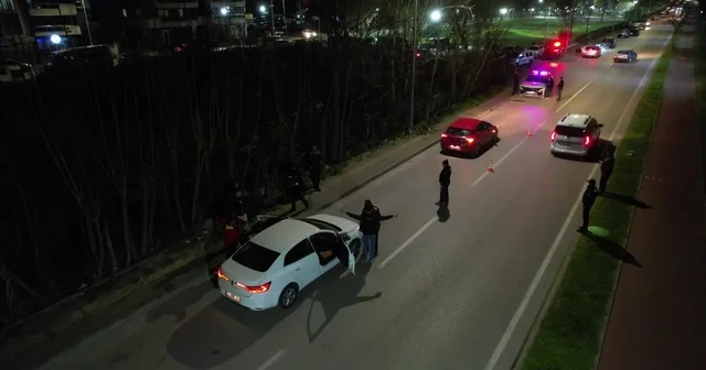 Bursa da yer değiştiren piyasacılara polis baskını Mahalle sakinlerini rahatsız eden sürücülere sıkı denetim Gürültü ve kural ihlali yapan sürücülere ceza yağdı Bursa Haberleri