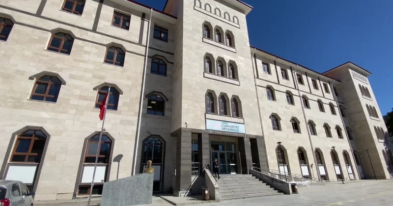 Okul müdürünü darbeden veli tutuklandı Sözcü Gazetesi