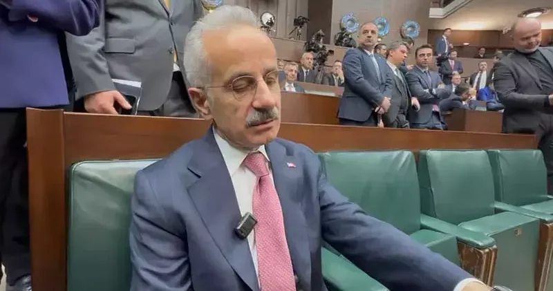 Bakan Uraloğlu: Hava trafiğinde ciddi risk var