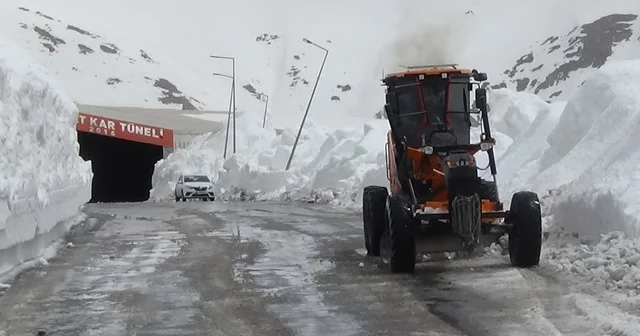 Türkiye de kar rekoru Van da kırıldı: Karabet Geçidi nde kar kalınlığı 3 metreyi geçti Van Haberleri