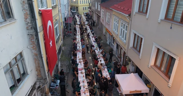Tarihi sokakta paylaşım sofrası Giresun Haberleri