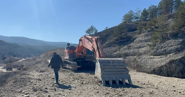 Kastamonu da iş makinesinin 700 litre yakıtı ve elektronik parçalarını çaldılar Kastamonu Haberleri