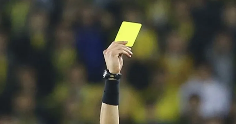 Kendisi için Sarı kart görür diye bahis oynayıp kazanmış: 2 futbolcuya ömür boyu men