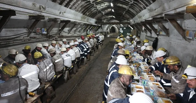 Bakan Bayraktar, madencilerle iftar yaptı Enerji ve Tabii Kaynaklar Bakanı Alparslan Bayraktar: Çalışmayı en kısa zamanda normale döndürecek tedbirleri alıyoruz Zonguldak Haberleri