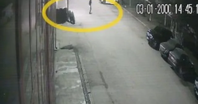 Çorum da lastikçi dükkanının kundaklama anı kamerada Çorum Haberleri