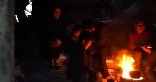 Filistinli aile her an çökme tehlikesi bulunan bir binada ikinci Ramazanını geçiriyor VİDEO İZLE