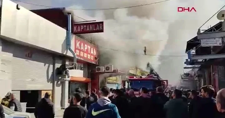 Zeytinburnu Demirciler Sitesi nde yangın! Ekipler müdahale ediyor