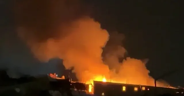 İşgalci İsrail ateşkese rağmen Gazze de çadırlara saldırdı VİDEO İZLE