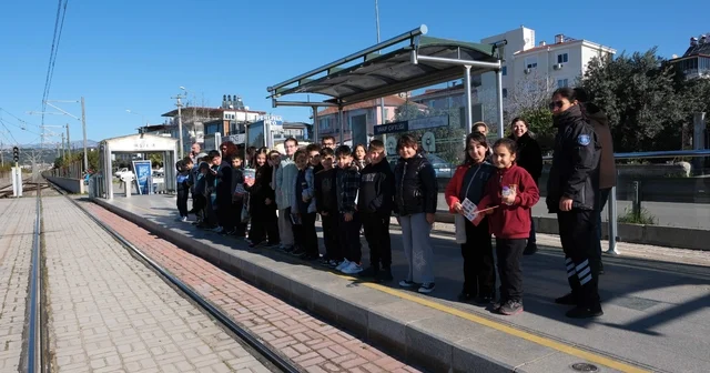 Öğrenciler tramvayın tarihini keyifli yolculukla öğrendi Antalya Haberleri