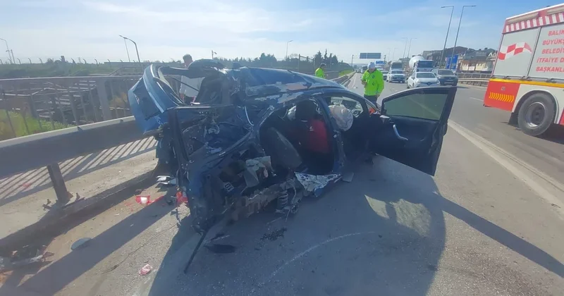 Balıkesir de feci kaza: Otomobil su tankerine daldı; sürücü ağır yaralandı Sözcü Gazetesi
