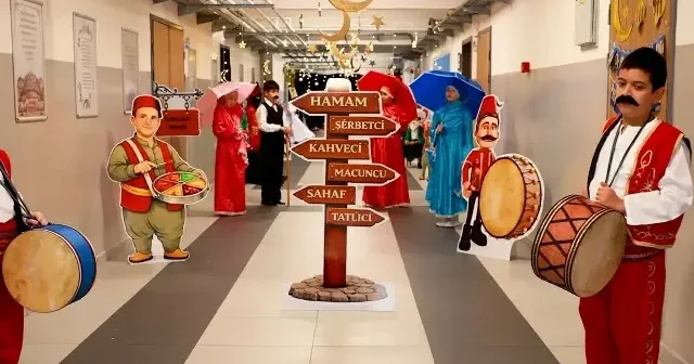 Öğrencilerden renkli Ramazan sokağı VİDEO İZLE