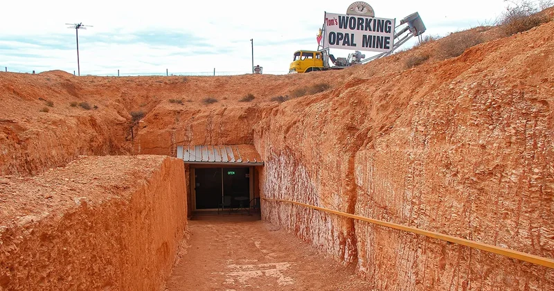Bu kasabada kimse yeryüzünde yaşamıyor: Evlerini kazarken milyoner oluyorlar Sözcü Gazetesi