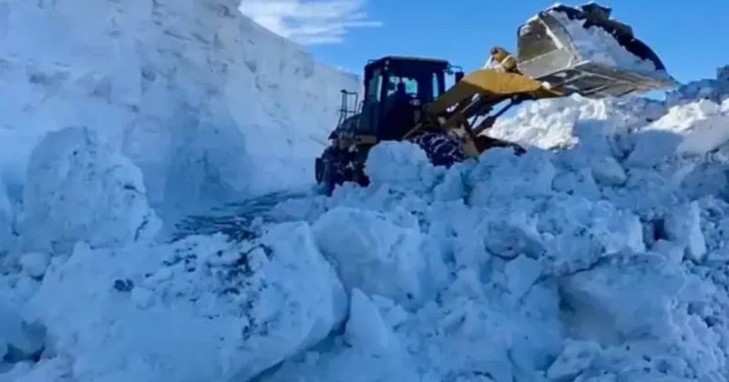 Tipi ve fırtına yolları kapattı: Ekipler zamana karşı yarıştı