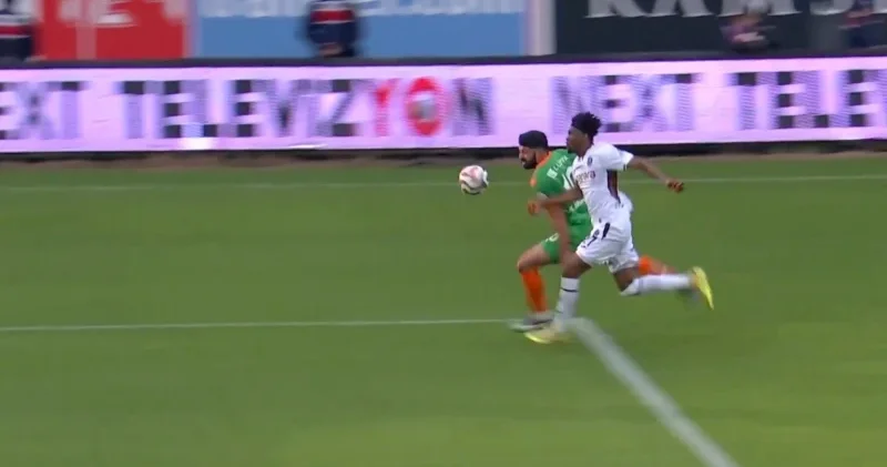 Alanya’da tartışılan pozisyon: Chibuike Nwaiwu’nun pozisyonu penaltı mı? İşte eski hakemlerin yorumları… Futbol Haberleri