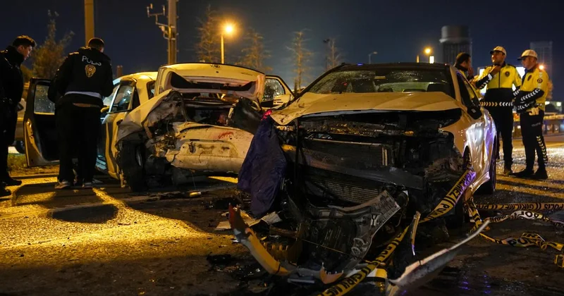 Emniyet şeridinde aracından inen sürücüye otomobil çarptı: 1 ölü