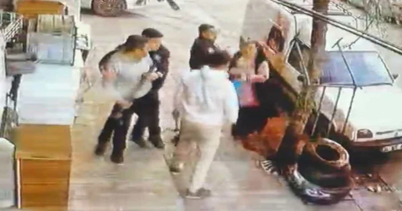 Sultangazi de zihinsel engelli genci sopalarla dövdüler: Ayırmaya çalışan annesini de darp ettiler!