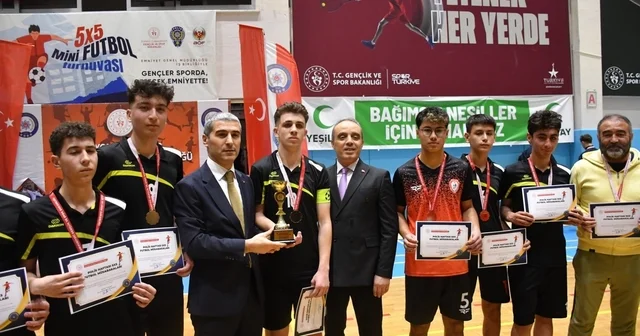 5x5 Mini Futbol Turnuvası Finali gerçekleştirildi Afyonkarahisar Haberleri