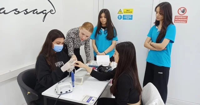 Bu liseyi bitiren öğrenciler güzellik uzmanı olacak Hatay Haberleri