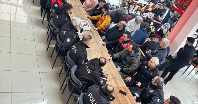 ETÜ lü gençlerden polislere anlamlı sürpriz Erzurum Haberleri