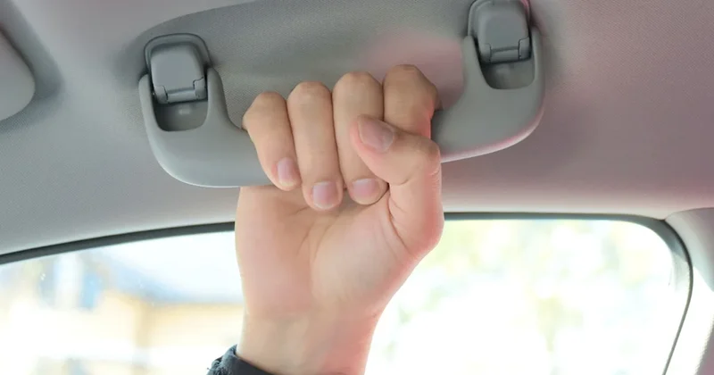 Meğer hepimiz yanlış biliyormuşuz: Arabadaki o kolun gerçek amacı bakın neymiş Sözcü Gazetesi