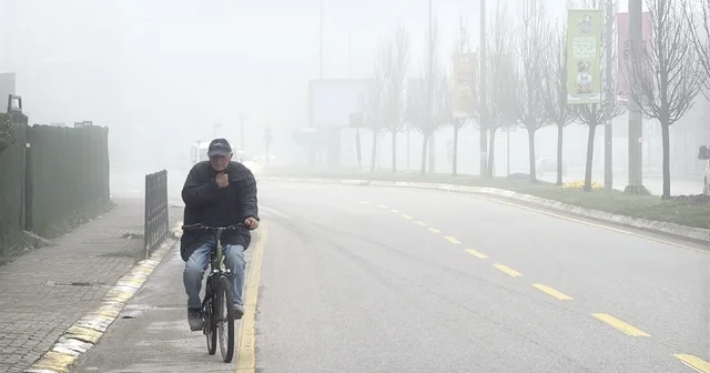 Sis şehri etkisi altına aldı, görüş mesafesi 10 metreye kadar düştü Sakarya Haberleri