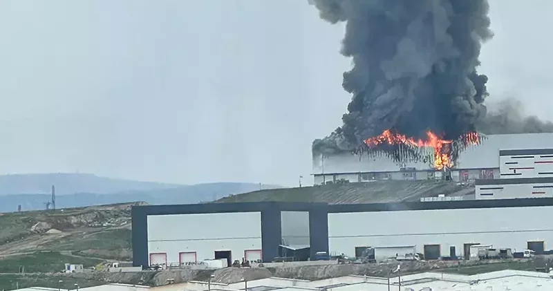 Ankara da mobilya deposunda yangın