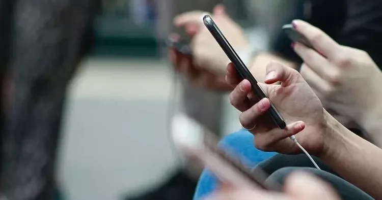 Akıllı telefonda yerli atağı! Bakan Uraloğlu duyurdu