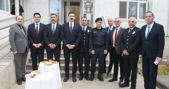 Manyas ta polis haftası kapsamında pasta kesildi Balıkesir Haberleri