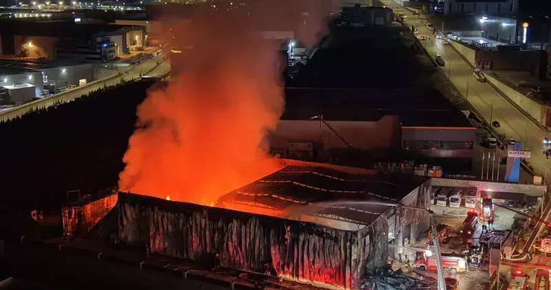 Ankara da medikal malzeme üretilen fabrikada çıkan yangın, 5 saatte söndürüldü
