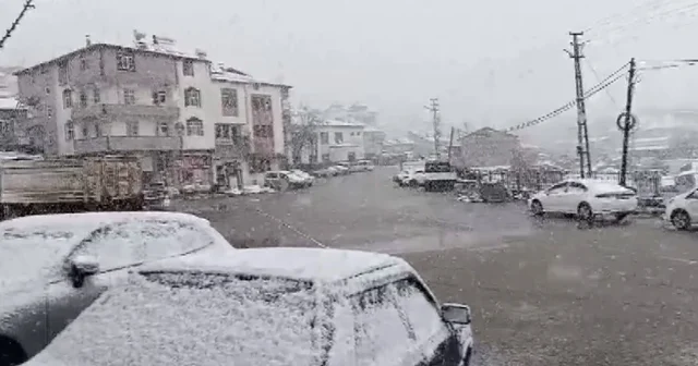 Çelikhan ilçesinde kar yağışı başladı Adıyaman Haberleri