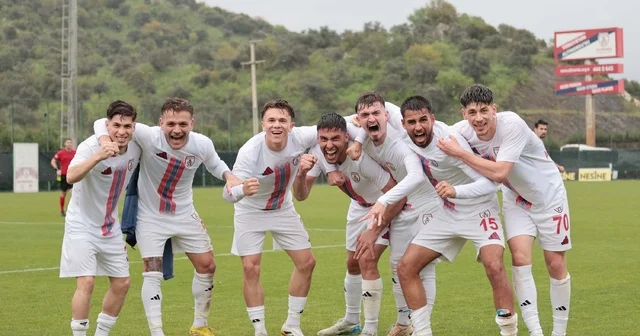 Altınordu kritik derbide Bucaspor la oynuyor İzmir Haberleri