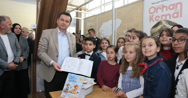 Başkan Erkan Aydın Bursa 23. Kitap Fuarı nda çocuk yazarlarla buluştu Geleceğin yazarları Osmangazi de yetişiyor Erkan Aydın: Çocuklarımızı kitapla eğitmeliyiz Bursa Haberleri