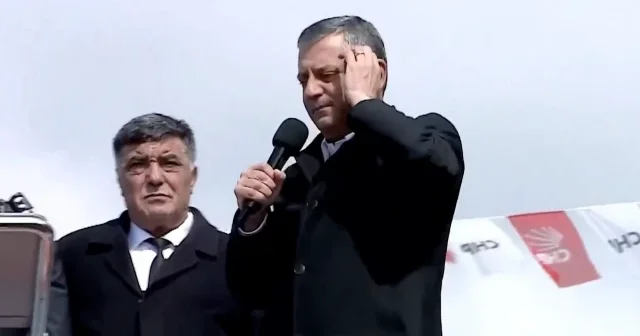 CHP nin Nevşehir mitinginde Özkan Yalım göndermesi: Özgür Özel vatandaşın açtığı pankart karşısında şok oldu VİDEO İZLE