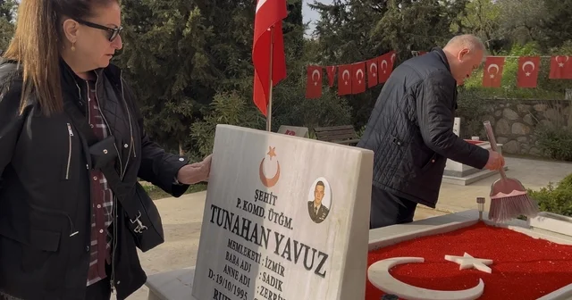 Bursa da şehidin hatırası çalındı, şüpheli 24 saat geçmeden yakalandı Şehit annesinden yürek burkan sözler: O hatırayı oğlum diye öpüyordum Bursa da şehidin hatırasını çalan şüpheli kısa sürede yakalandı Bursa Haberleri