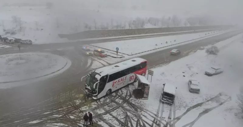Kar yağışı kazayı beraberinde getirdi: 10 aracın karıştığı kazada 6 kişi yaralandı