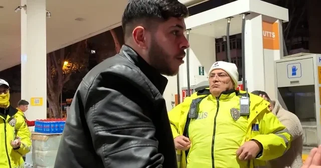 Kadıköy’de alkollü sürücü ekiplere zor anlar yaşattı: Polise direndi tehditler savurdu VİDEO İZLE