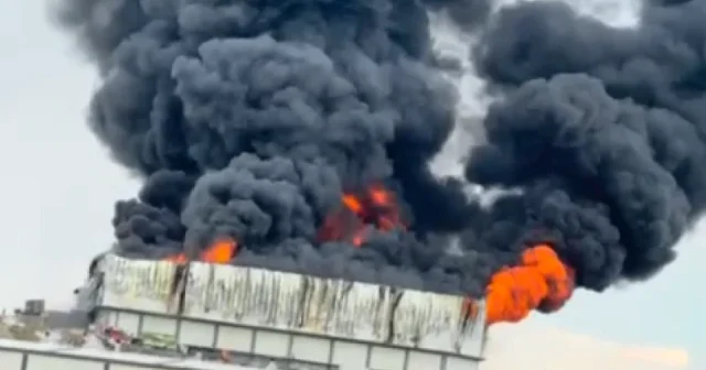 Ankara a mobilya deposunda yangın çıktı: Müdahale devam ediyor VİDEO İZLE