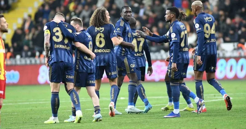 Fenerbahçe den maç sonu alkış alan hareket: Kayseri de takdir topladı Futbol Haberleri