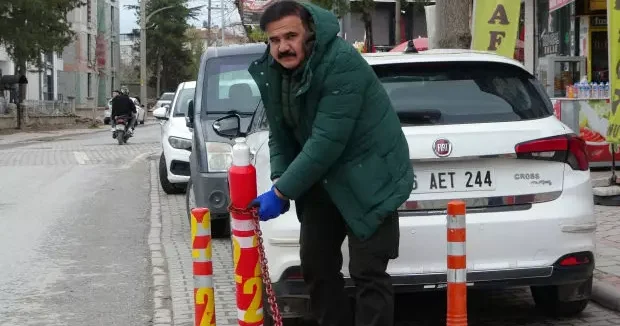 Malatya haberleri Mülküm dedi, kaldırıma sıra sıra duba dizdi! İşte şaşkına çeviren hadise 11 Nisan 2026