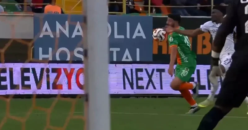 Alanya da yoğun itiraz! Penaltı kararı VAR la geldi