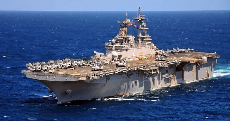 Bir yandan müzakere bir yandan askeri yığınak: ABD savaş uçakları ve uçak gemileriyle bölgeye hareket ediyor