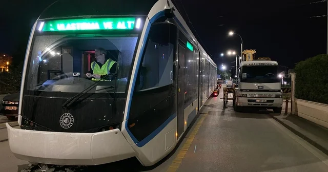Yeni tramvayların sonuncusu raylara indirildi Kocaeli Haberleri