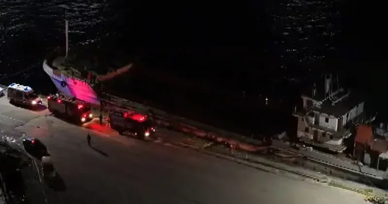 Üsküdar Haydarpaşa Limanı nda tekne, gemiye çarptı