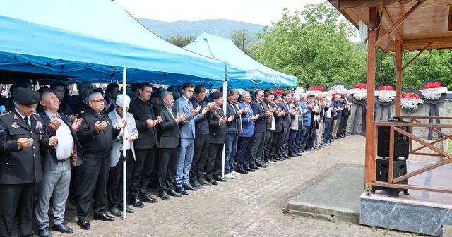 Jandarma Genel Komutanı Çardakcı nın kayınvalidesi Karabük te toprağa verildi Karabük Haberleri