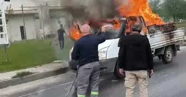 Yanan kamyonete ilk müdahaleyi beton mikseri yaptı Eskişehir Haberleri