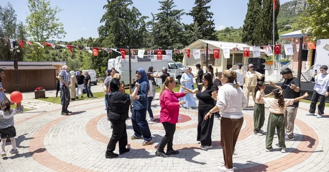 Mersin de çölyaklı bireyler farkındalık etkinliğinde buluştu Mersin Haberleri