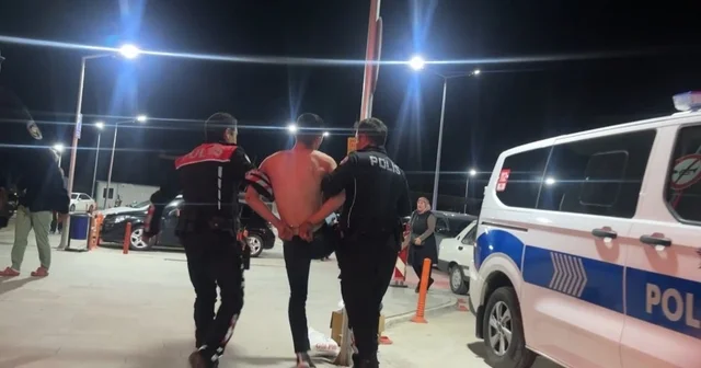 Tartıştığı arkadaşını bıçakladı, polis ekiplerine zor anlar yaşattı Burdur Haberleri